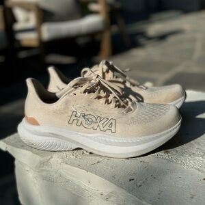 Hoka Mach 6 Eggnog color